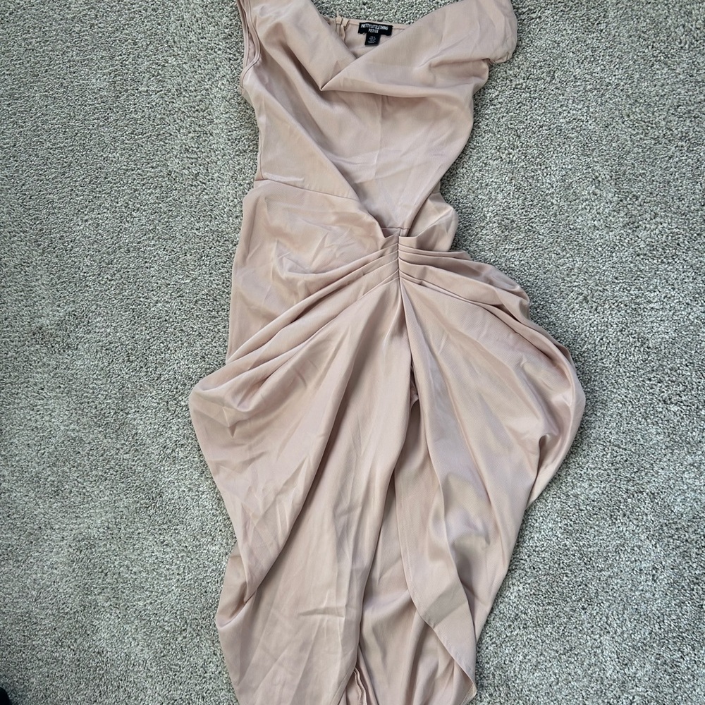 PrettyLittleThing Blush asymmetrical off-the-shoulder Draped Twist Dress